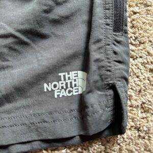 Men’s North Face hiking shorts with liner